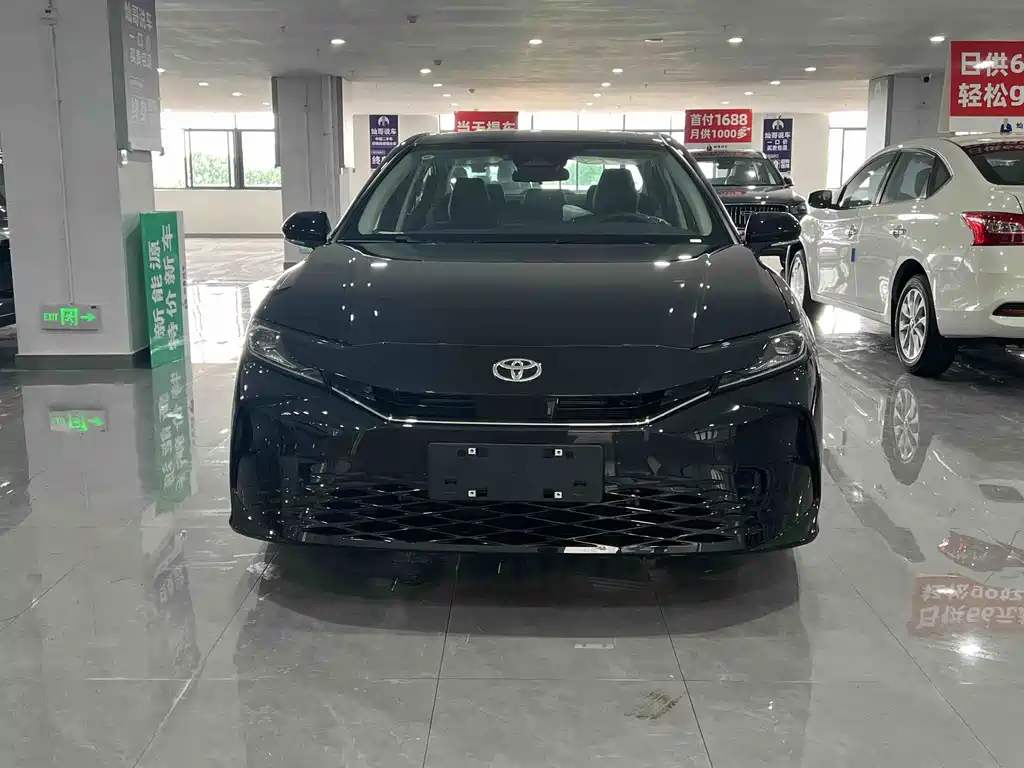 Toyota Camry 2026 2.0HE Elite