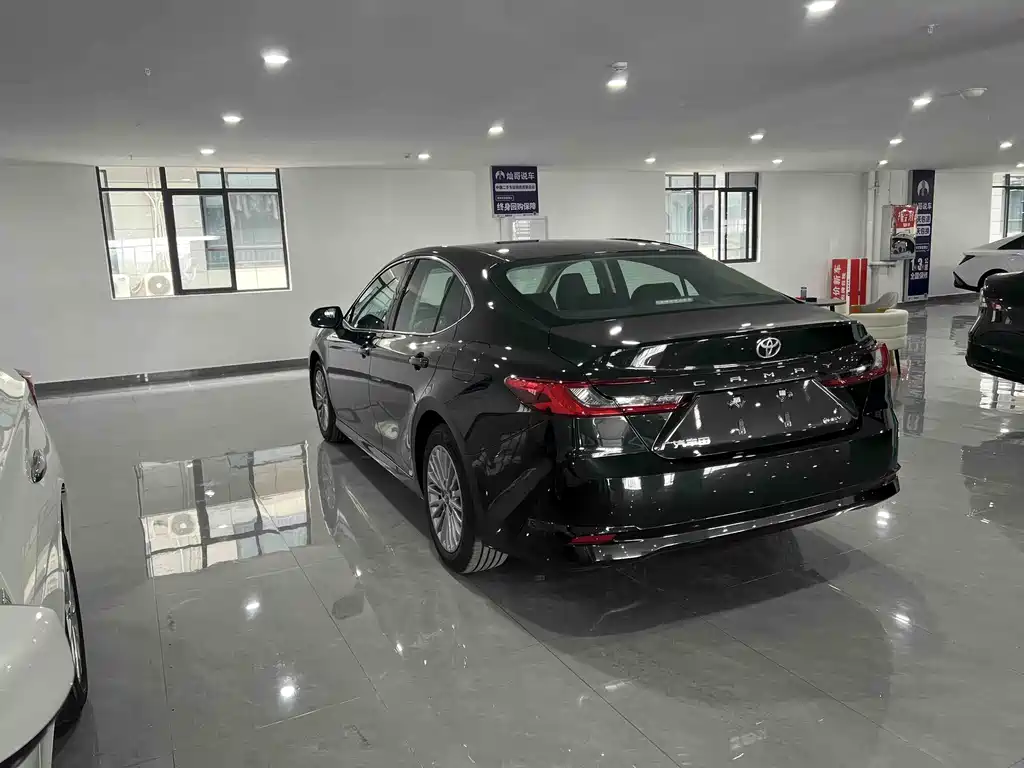 Toyota Camry 2026 2.0HE Elite