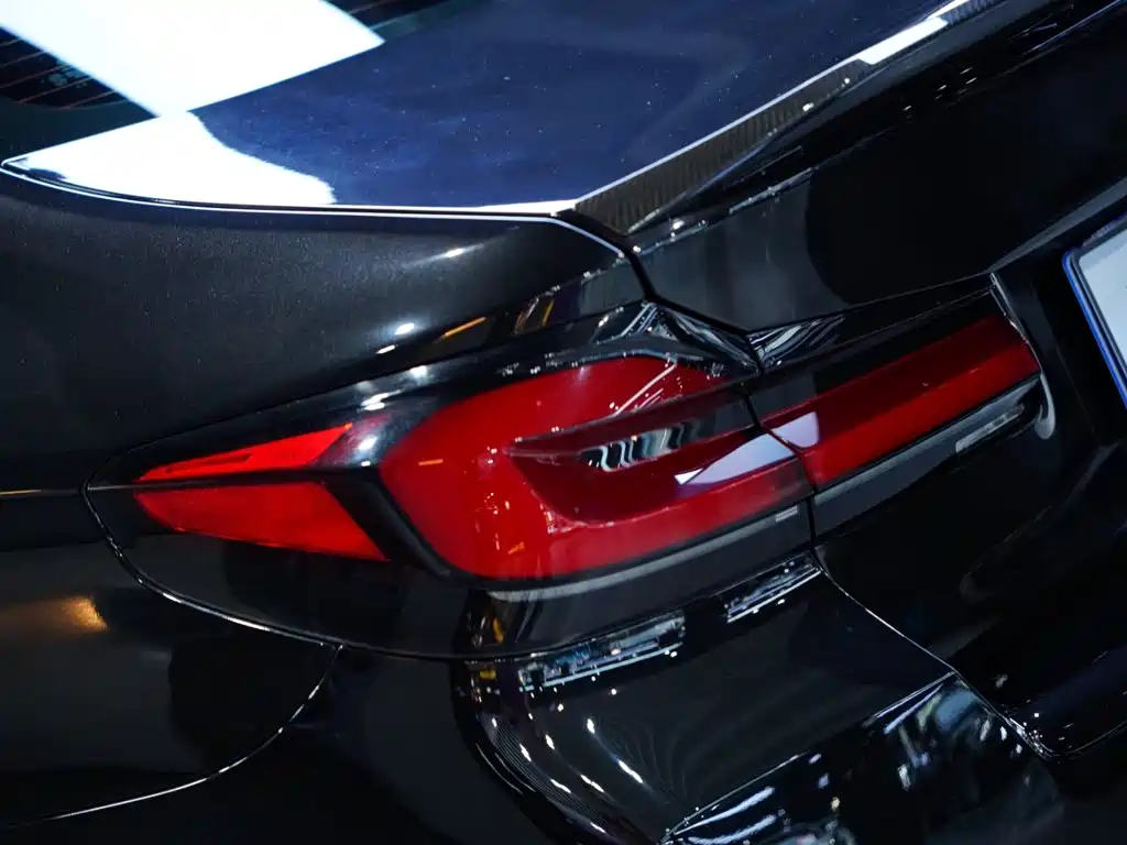 BMW M5 — миниатюра 9