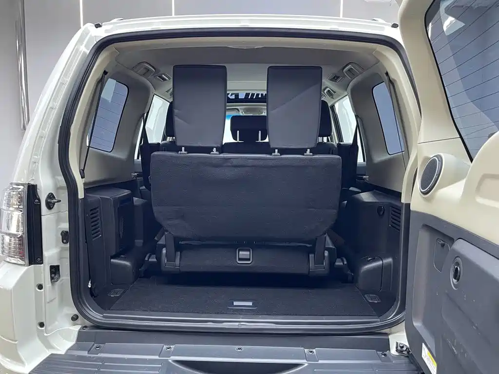 Mitsubishi Pajero (Import) — миниатюра 10