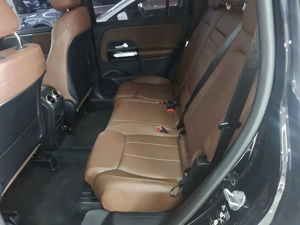 Mercedes-Benz GLB — миниатюра 17