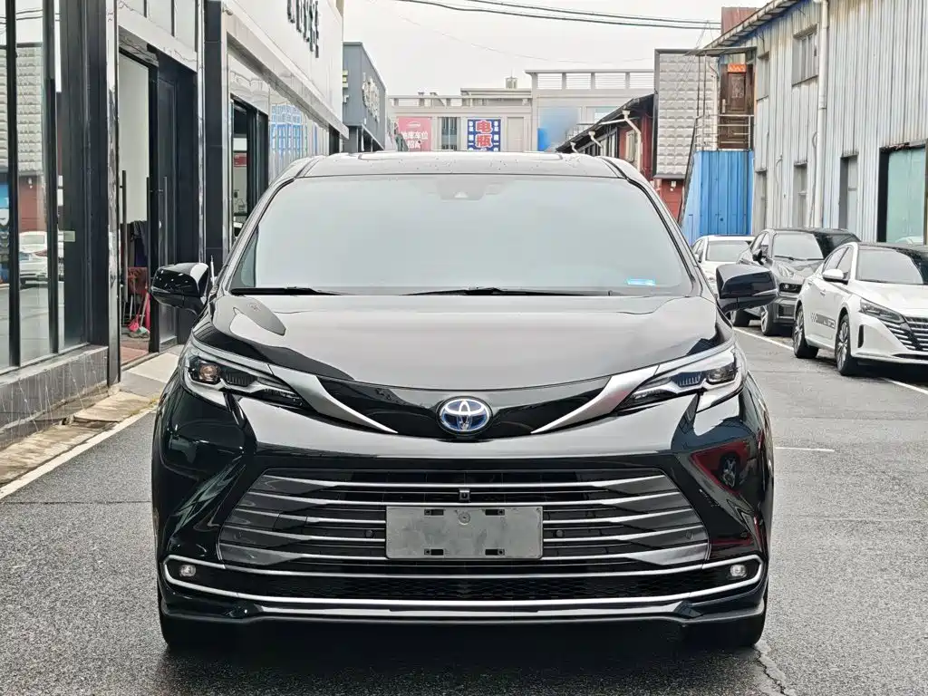 Toyota Sienna — миниатюра 8