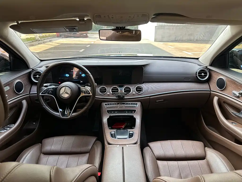 MERCEDES-BENZ E CLASS