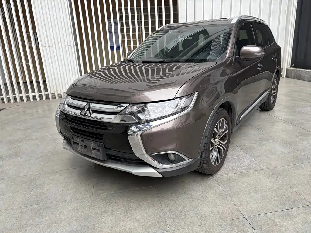 MITSUBISHI OUTLANDER