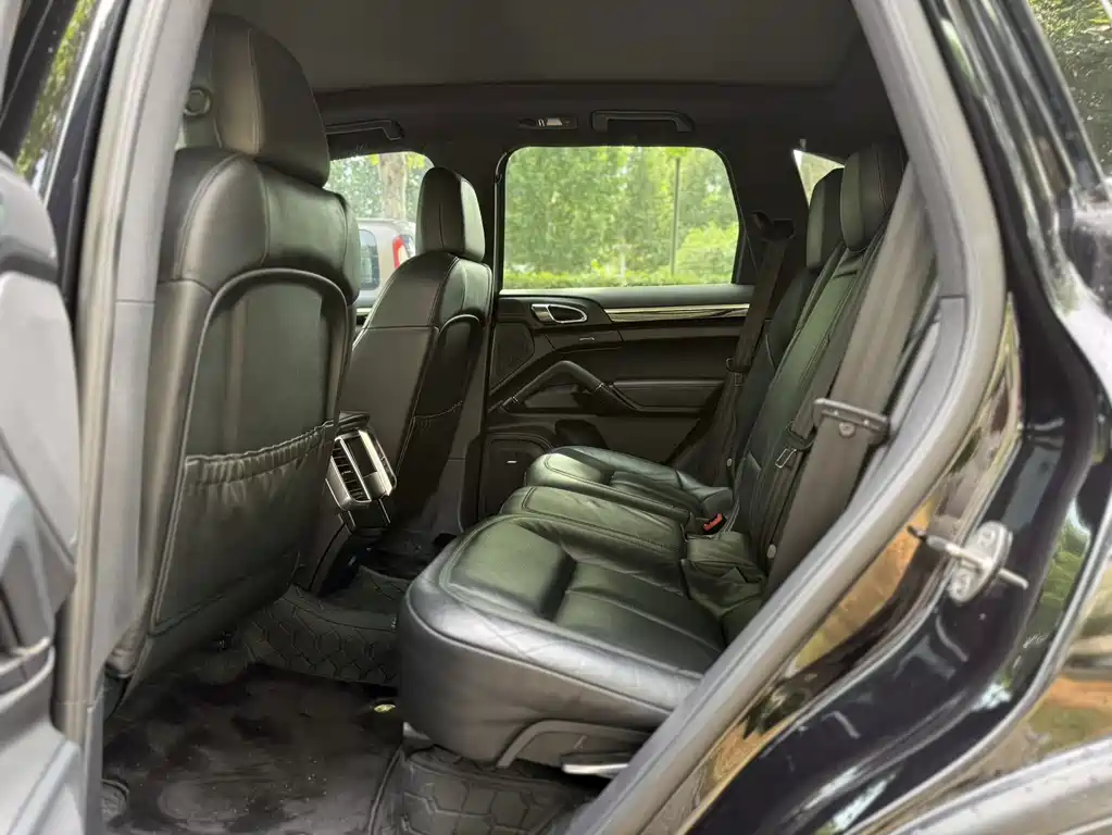 Porsche Cayenne — миниатюра 6