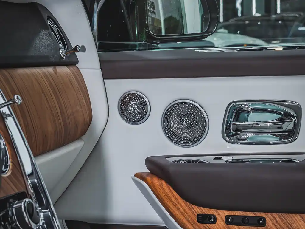 Rolls-Royce Cullinan 2018 мест