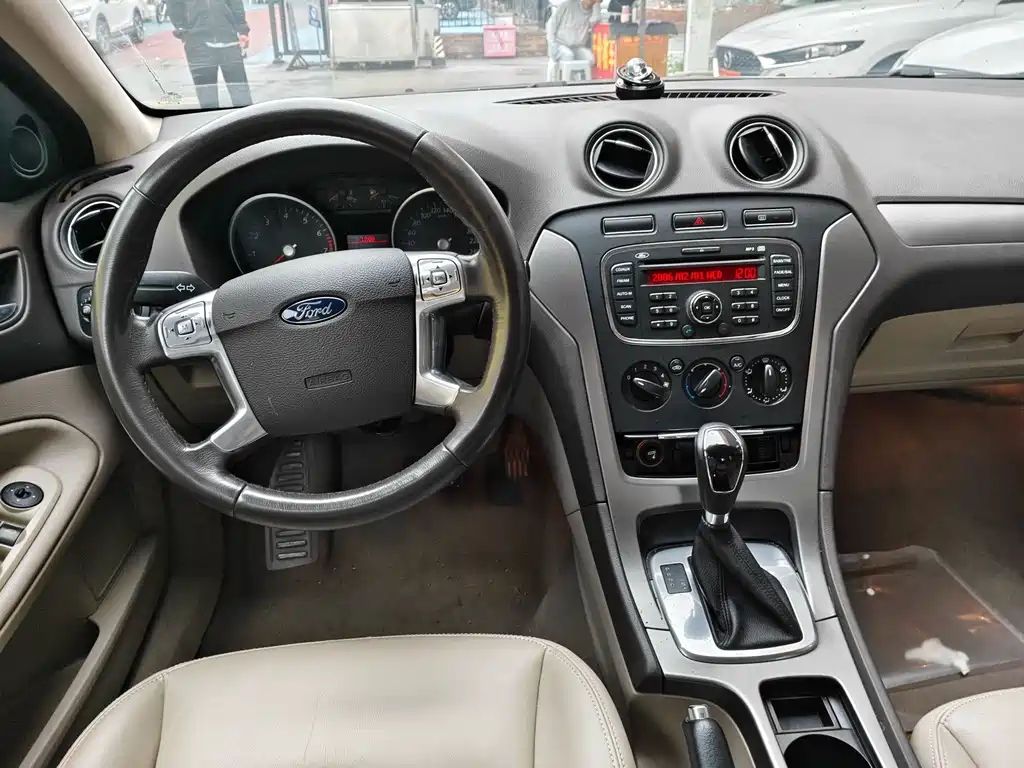 Ford Mondeo — миниатюра 6