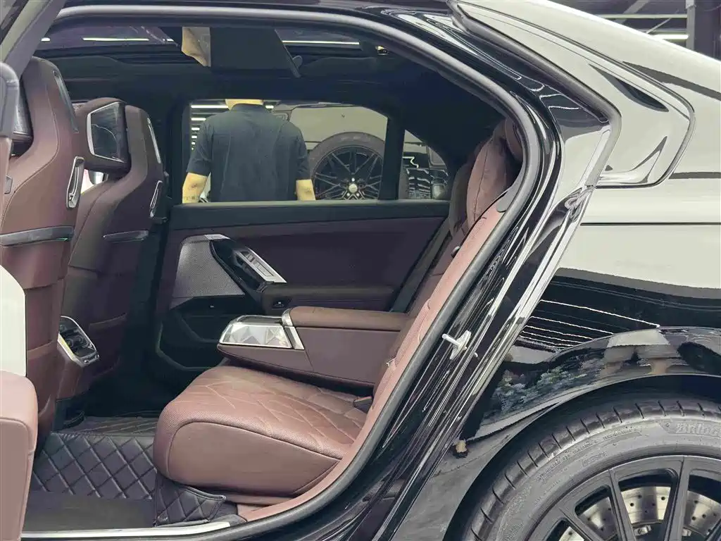 BMW i7 — миниатюра 9