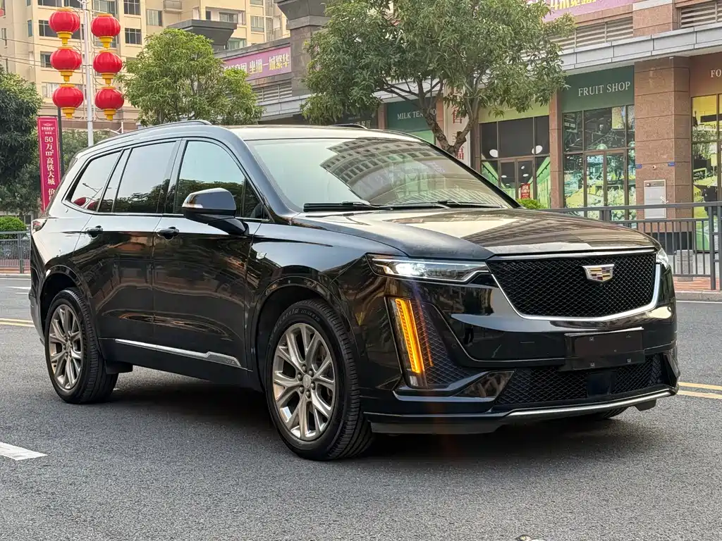CADILLAC XT6