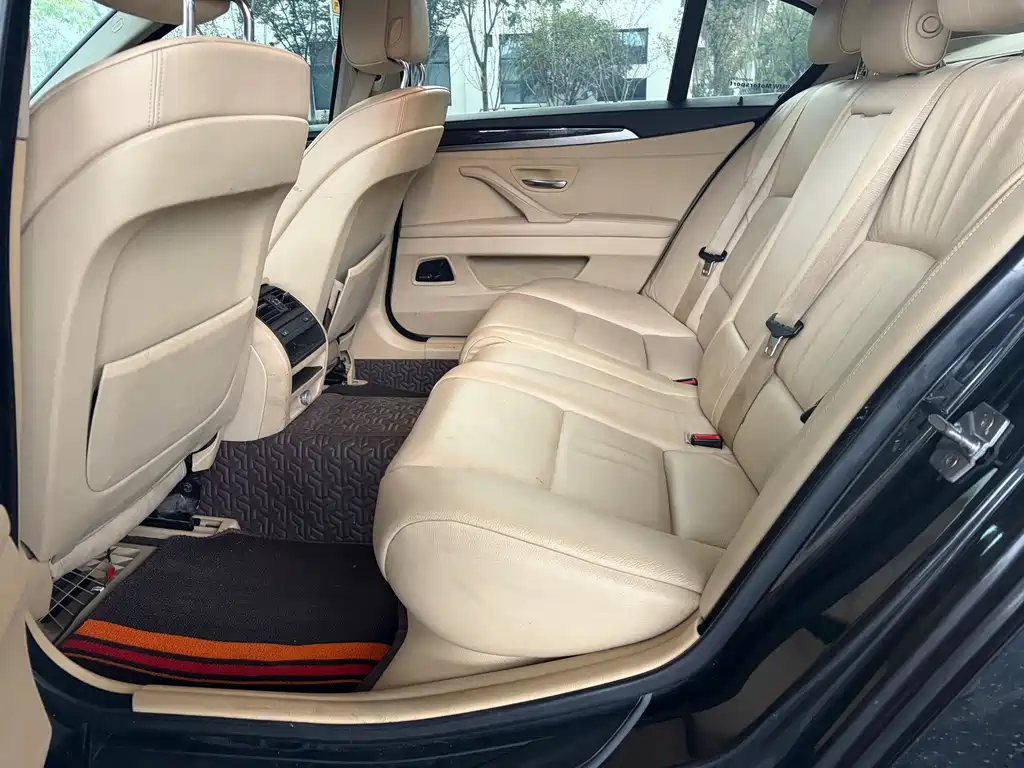 BMW 5 Series — миниатюра 8