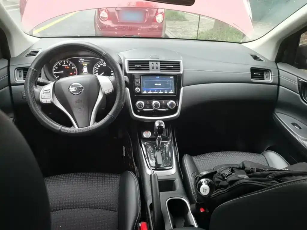 Nissan Tiida — миниатюра 13