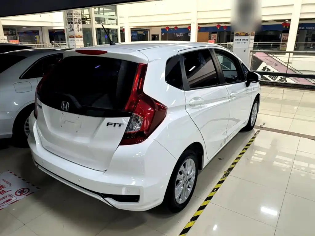 Honda Fit — миниатюра 7