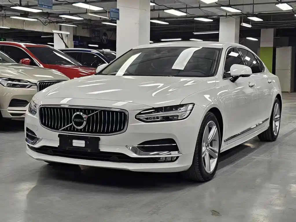 Купить Volvo S90