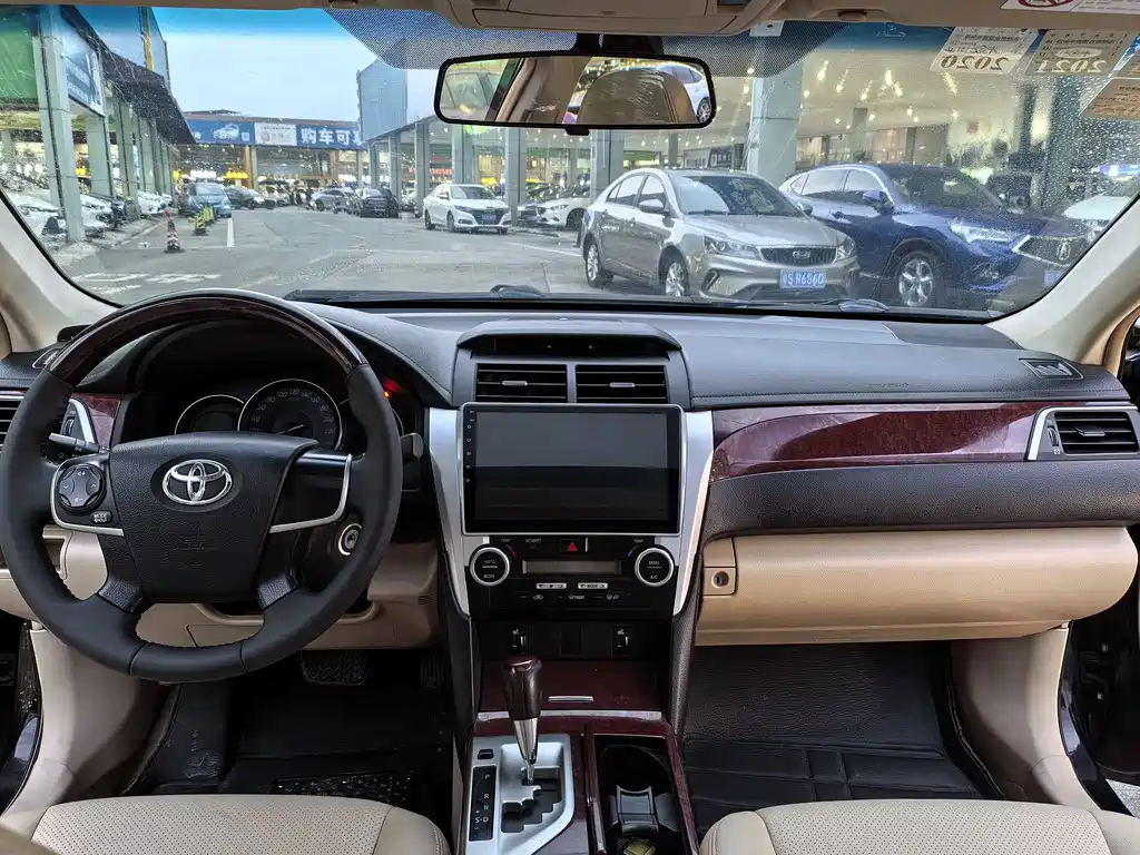 Toyota Camry — миниатюра 7