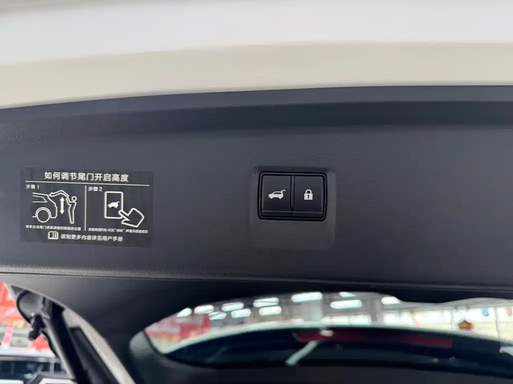 NISSAN EXPLORING THE LAND