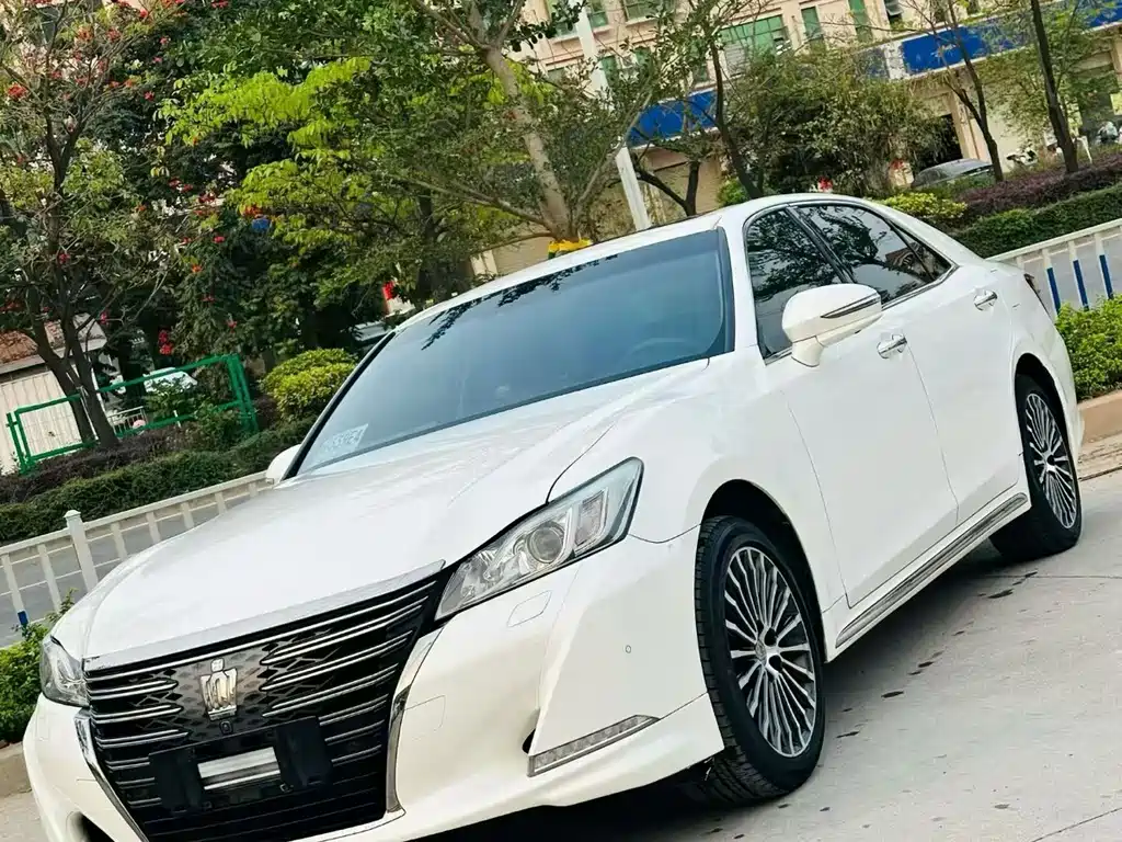 Toyota Crown 2018