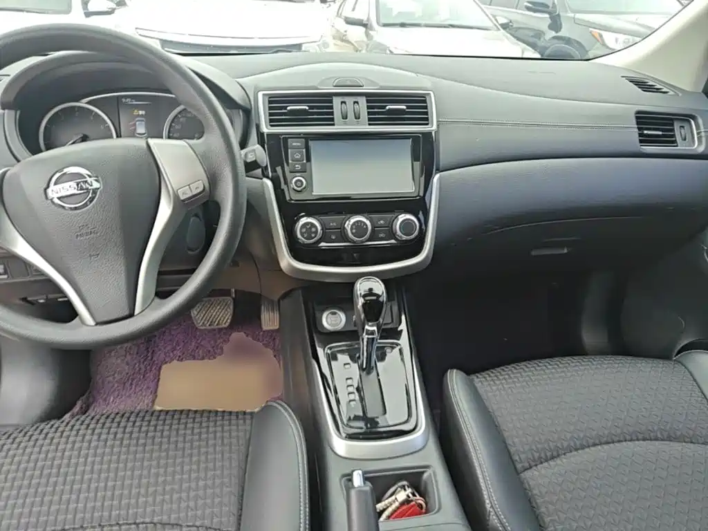 Nissan Tiida — миниатюра 10