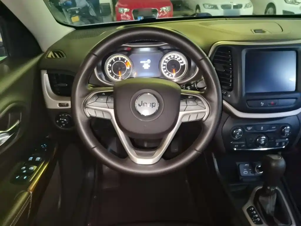 Jeep Cherokee — миниатюра 11