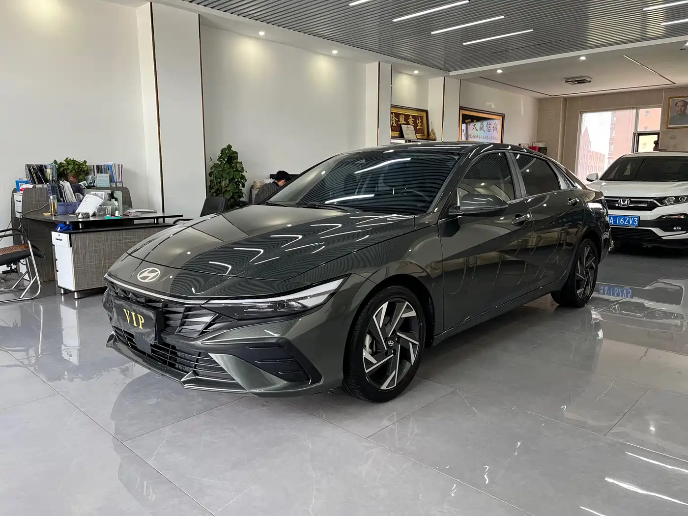 伊兰特 2023款 1.5L CVT LUX尊贵版 2024