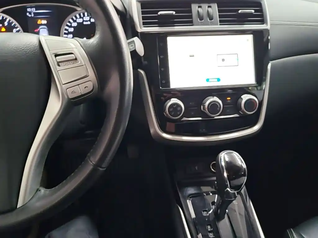 Nissan Tiida — миниатюра 10