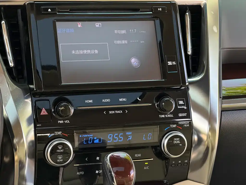 Toyota Alphard — миниатюра 15