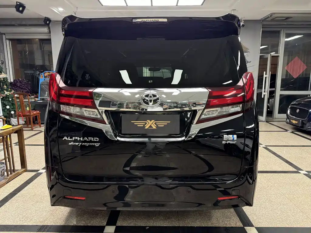 Toyota Alphard — миниатюра 6