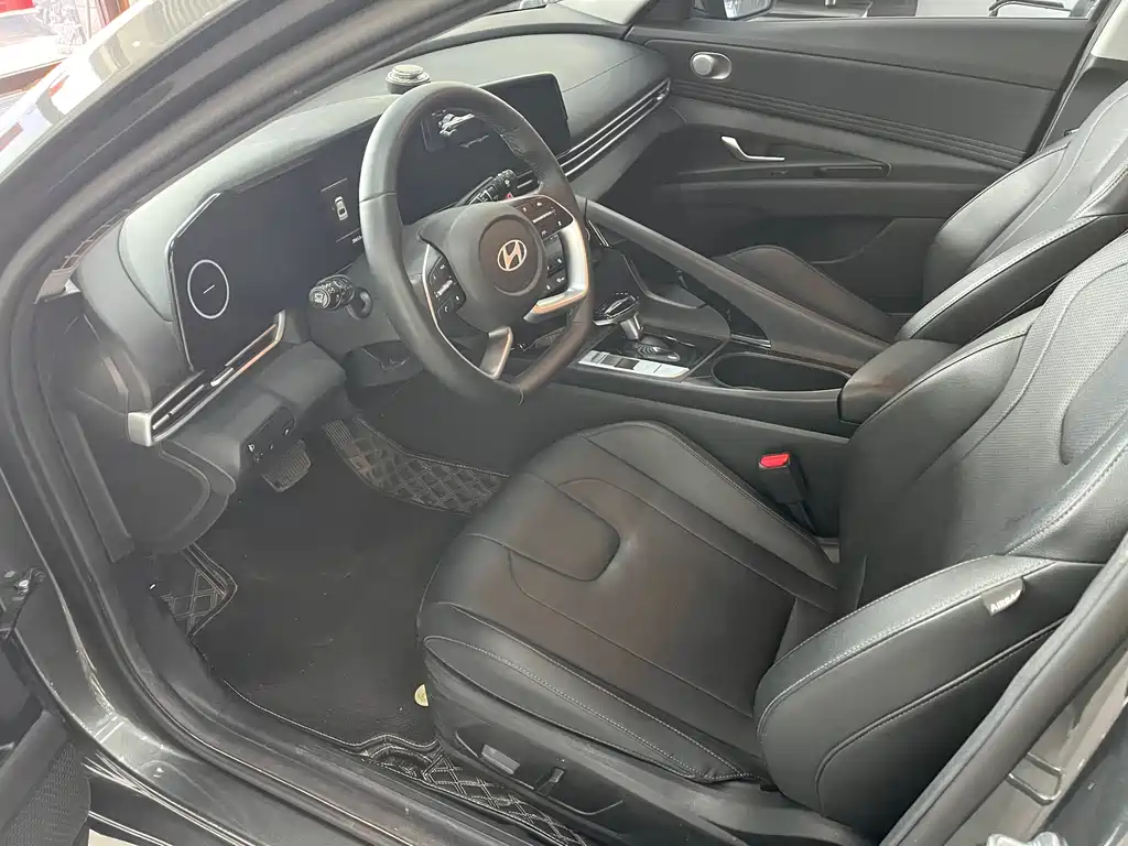 Hyundai Elantra 2023 1.5L CVT LUX Luxury