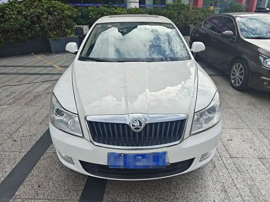 Skoda Octavia 2015 1.6L MT