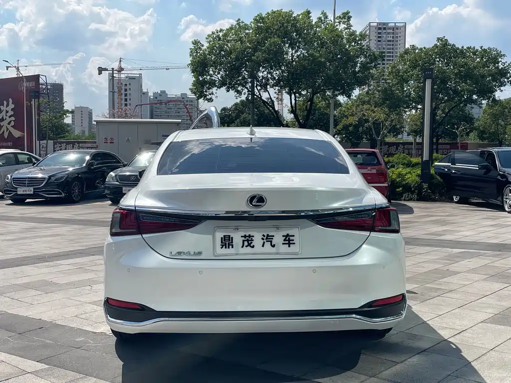 Lexus ES — миниатюра 4