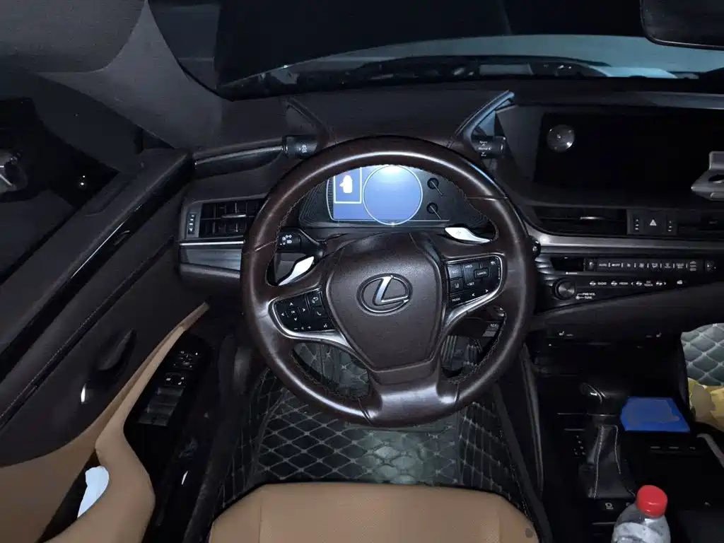 Lexus ES — миниатюра 11