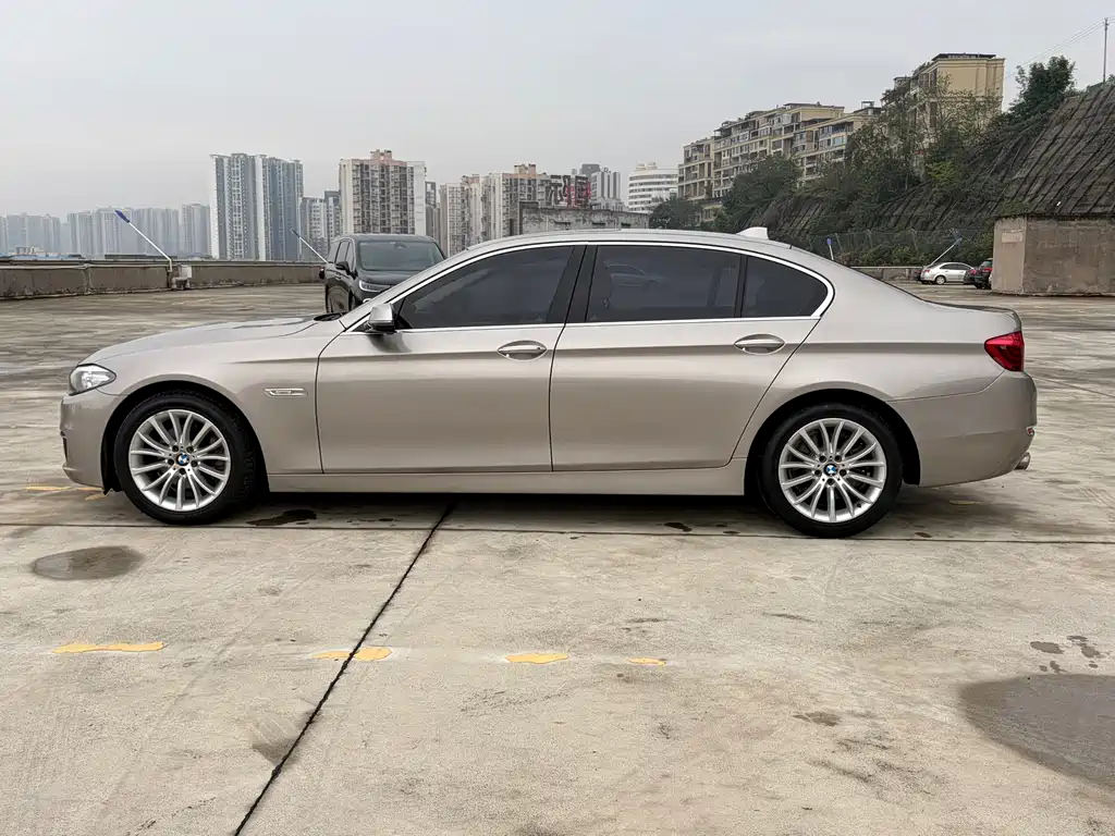 BMW 5 Series — миниатюра 8