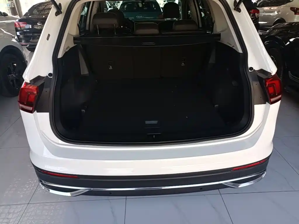 Volkswagen Tiguan L — миниатюра 19