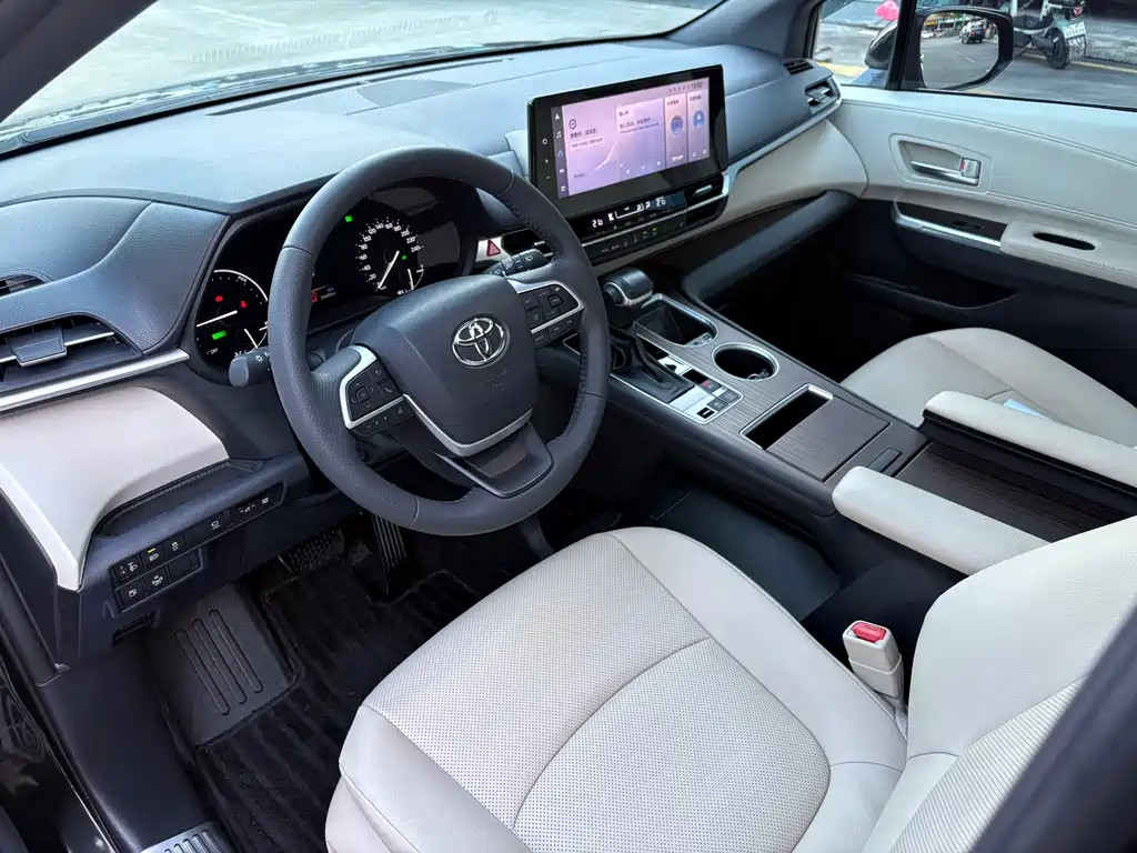 Toyota Granvia 2024 2.5L Luxury PLUS