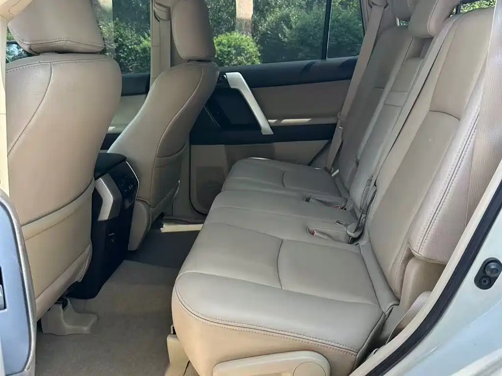 Toyota Land Cruiser Prado 2010 2.7L AT Standard