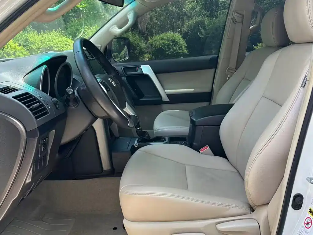 Toyota Land Cruiser Prado 2010 2.7L AT Standard