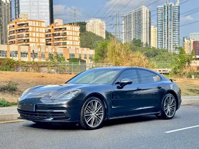 PORSCHE PANAMERA