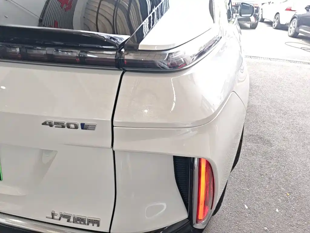 Cadillac Lyriq — миниатюра 8