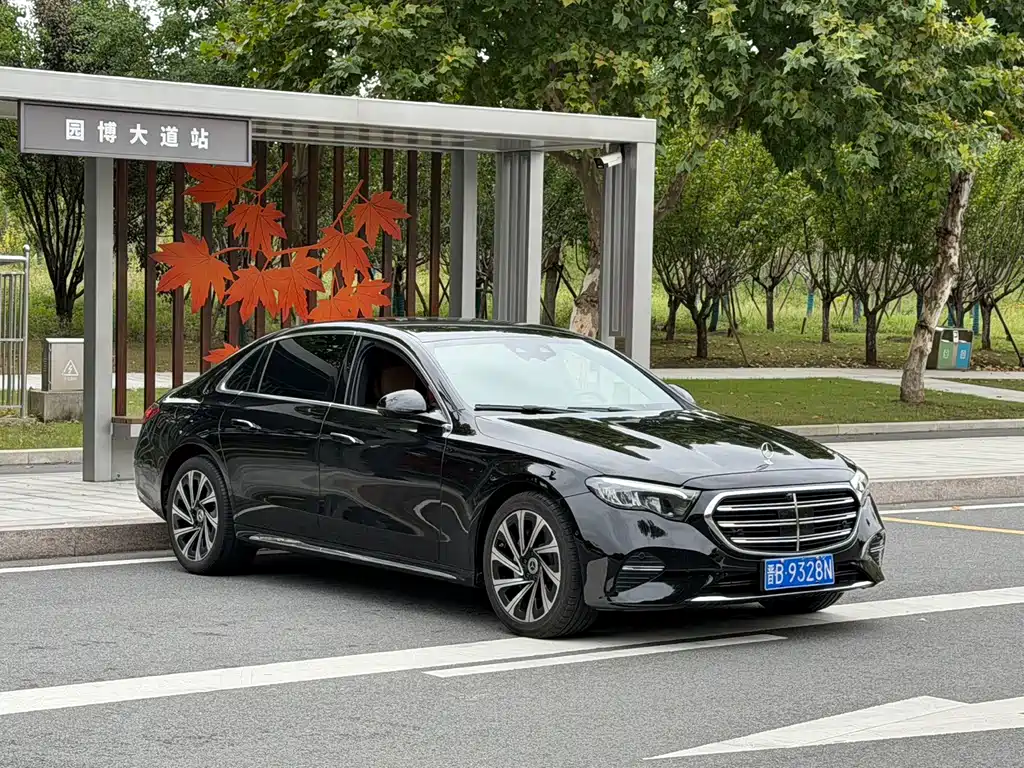 Mercedes-Benz E-Class — миниатюра 3