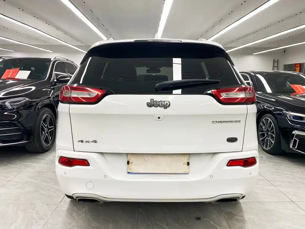Jeep Cherokee — миниатюра 5