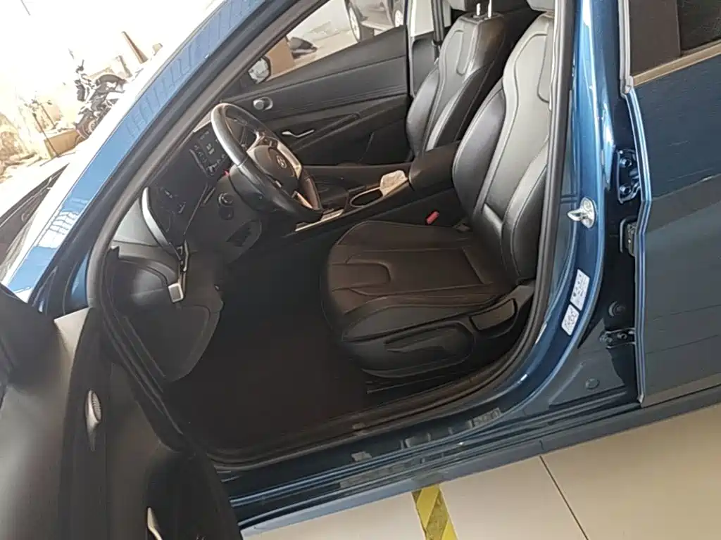Hyundai Elantra — миниатюра 15