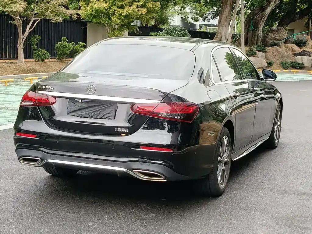 Mercedes-Benz E-Class — миниатюра 17
