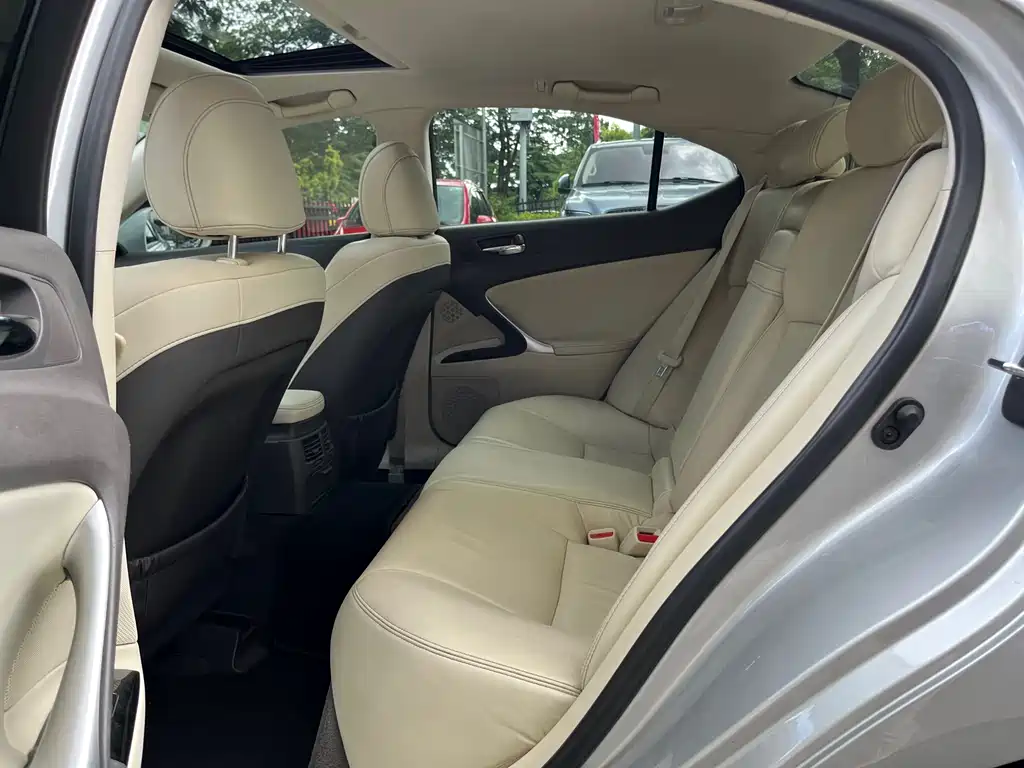 Lexus IS 2011 250