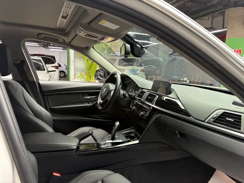 BMW 3 Series — миниатюра 8