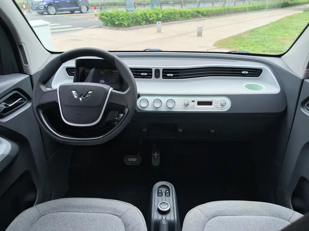 Wuling MINIEV — миниатюра 13
