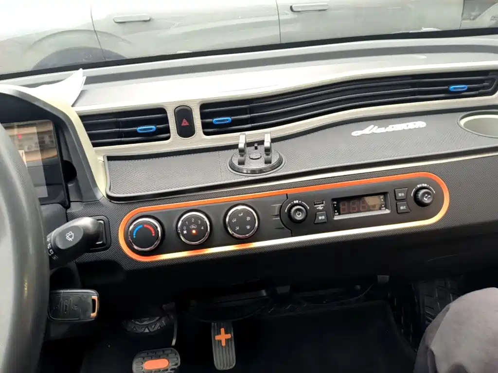 Wuling MINIEV — миниатюра 13