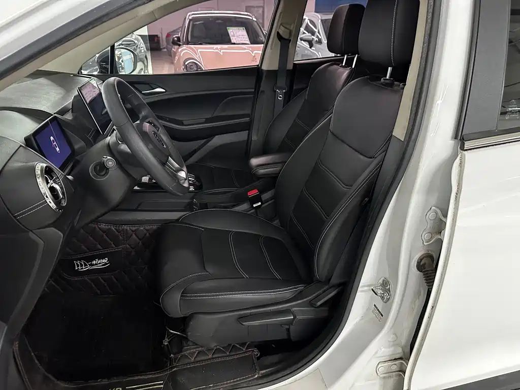 BYD Yuan EV — миниатюра 8