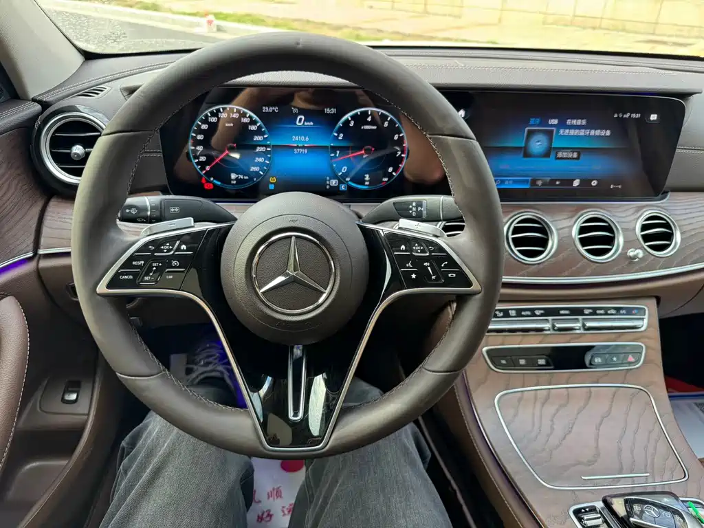 Mercedes-Benz E-Class — миниатюра 11