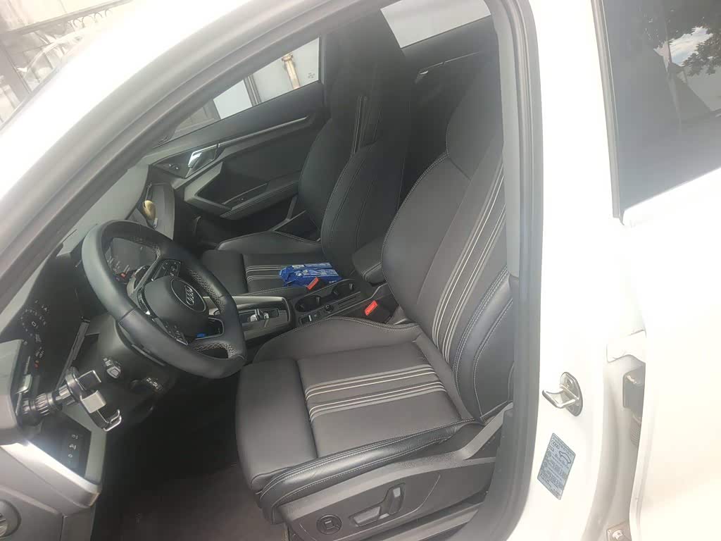 Audi A3 1.4 л 2023 г. Белый, пробег 27799 км