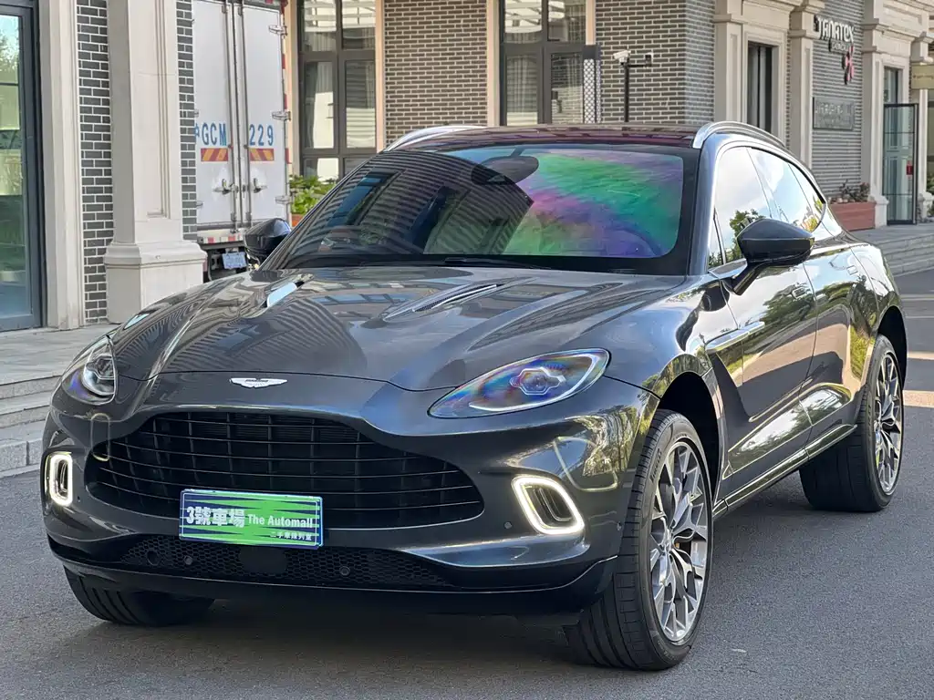 Aston Martin DBX 2024