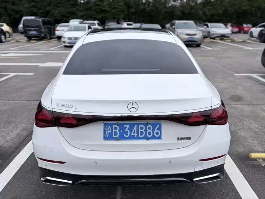 Mercedes-Benz E-Class — миниатюра 5